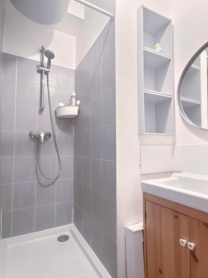 Charmant Appartement Proche De La Tour Eiffel パリ エクステリア 写真